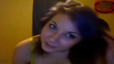 Шаловливая зрелка соблазнила любовника вебкой